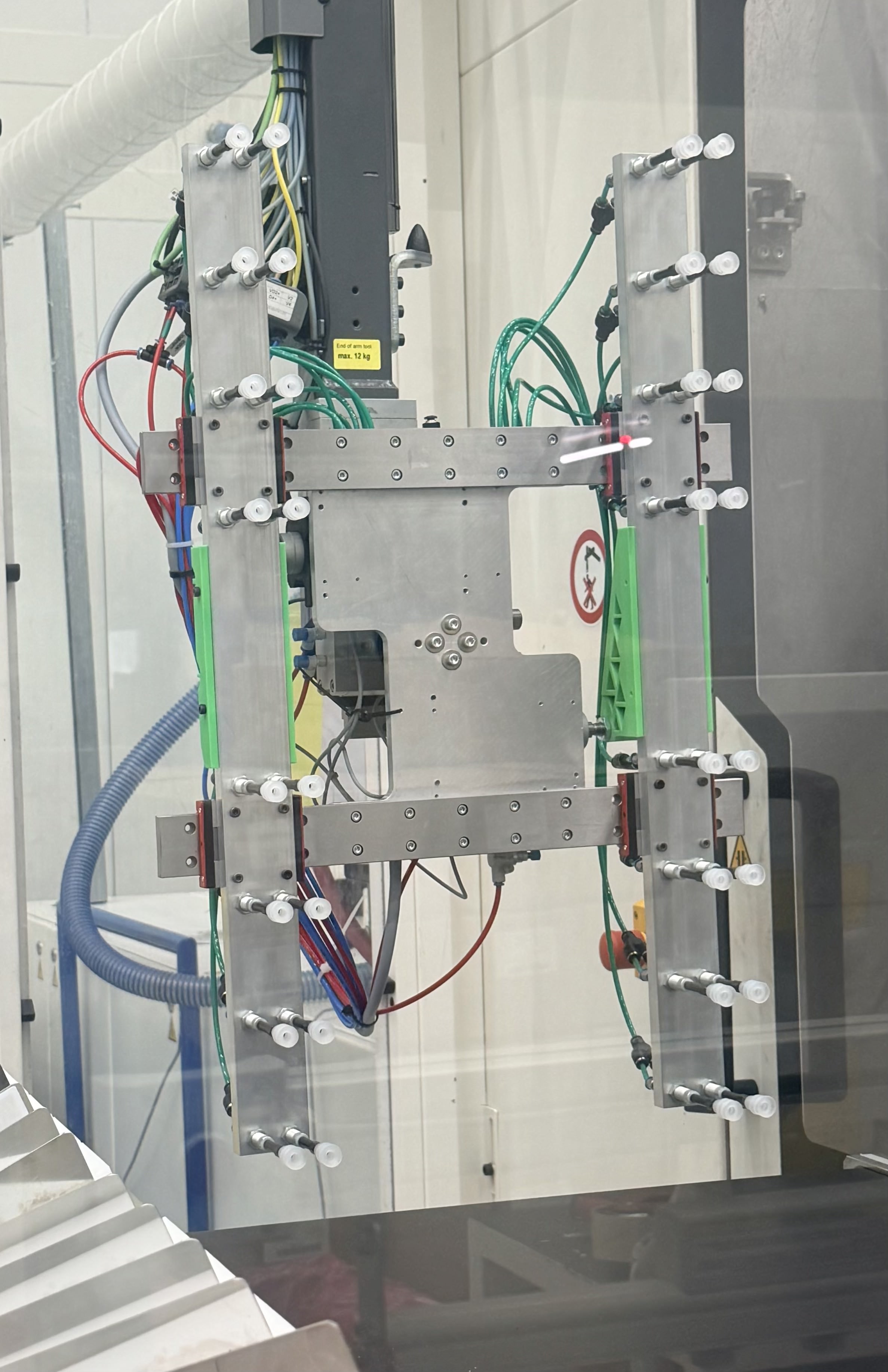 Egyedi robotmegfogó konstrukció